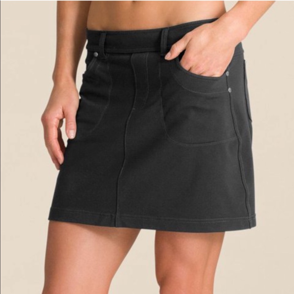 Athleta Black Bettona Classic Skort Size M.